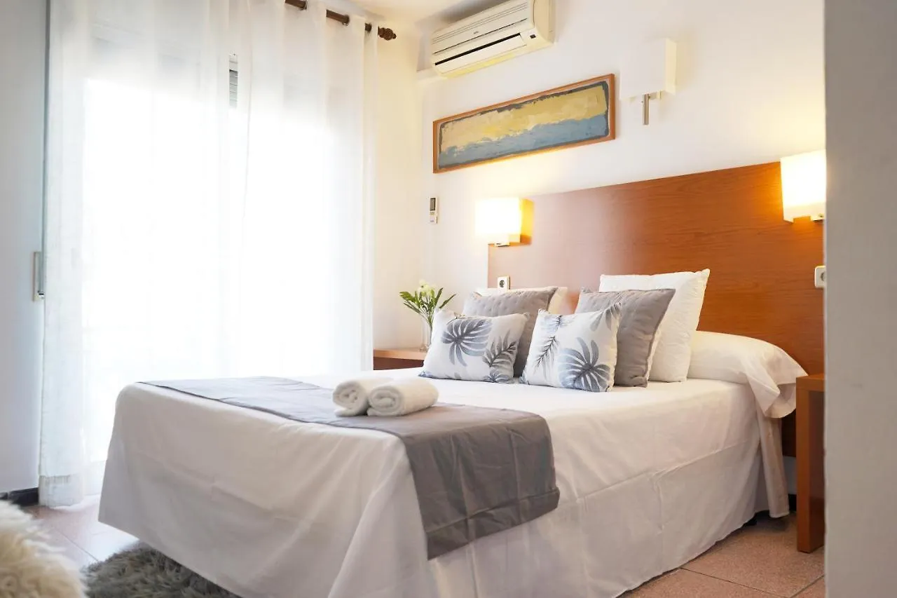 Hostal Can Gil Pineda de Mar Guest house