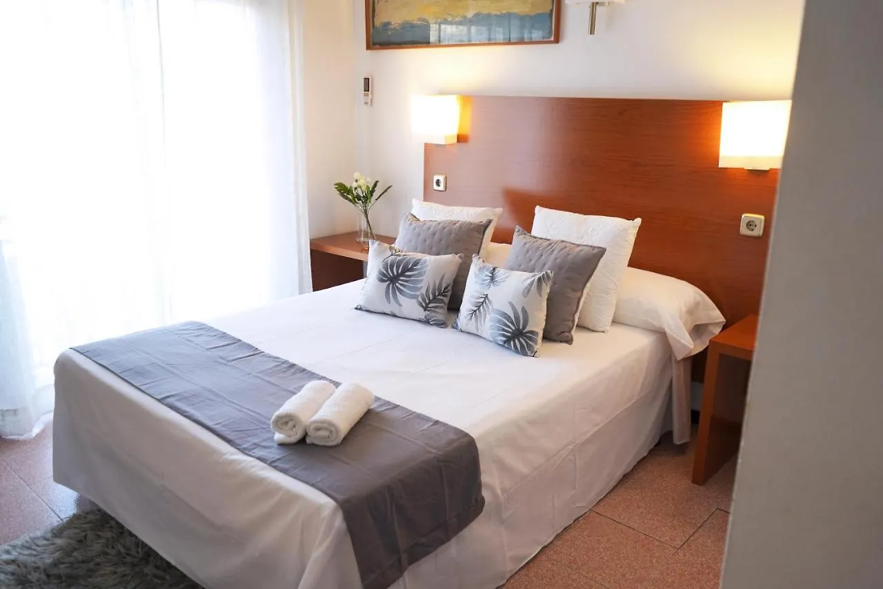 Hostal Can Gil Pineda de Mar Guest house