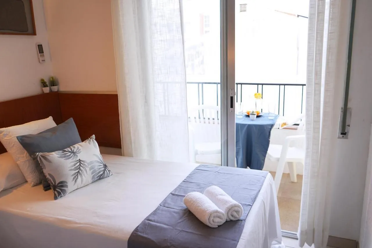 Hostal Can Gil Pineda de Mar 2*,